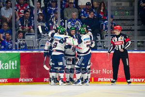 7:3-Sieg in Spiel 1: Eiskalte Eisbären klauen Adlern das Heimrecht, Schütz und Gawanke verletzen sich