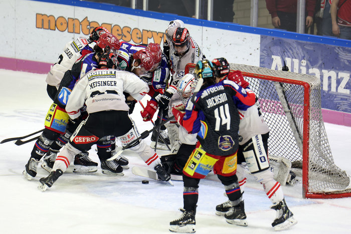 Doppelschlag entscheidet: Memmingen erobert mit hart erkämpftem 3:2-Sieg in Deggendorf die Serienführung
