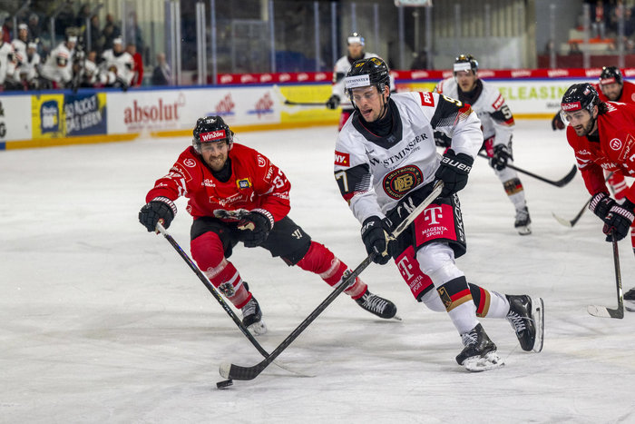 Deutschland siegt bei WM-Gruppengegner Österreich – Loibl trifft auf Zuspiel von DEB-Comebacker Bokk zweimal