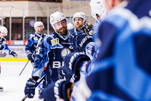 Weiden feiert Klassenerhalt und befördert Kaufbeuren in die Oberliga – Kassel gleicht aus, Krefeld legt nach
